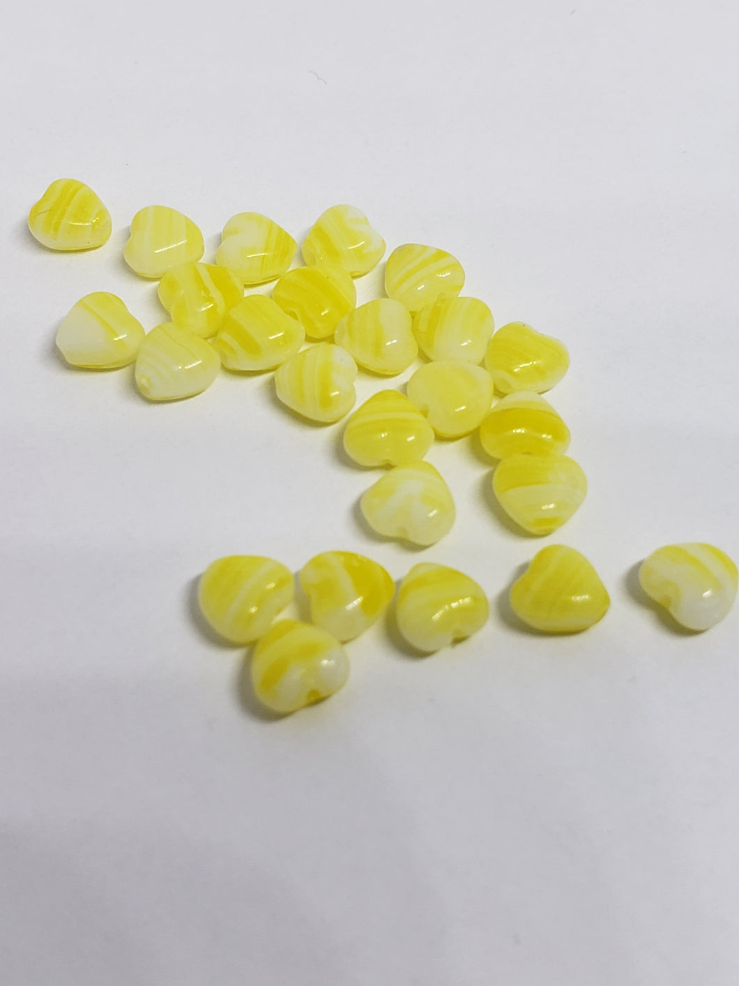 Hearts Glass Yellow Swirl glass 6mm 24pieces